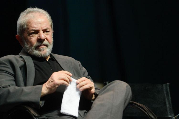 Advogados pedem que Lula deixe a carceragem da Polícia Federal (PF) em Curitiba (Foto: Reprodução)