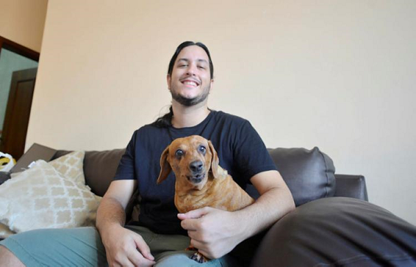 Há 8 anos Meg vive na casa de Thales (Foto: Reprodução | A Tarde)