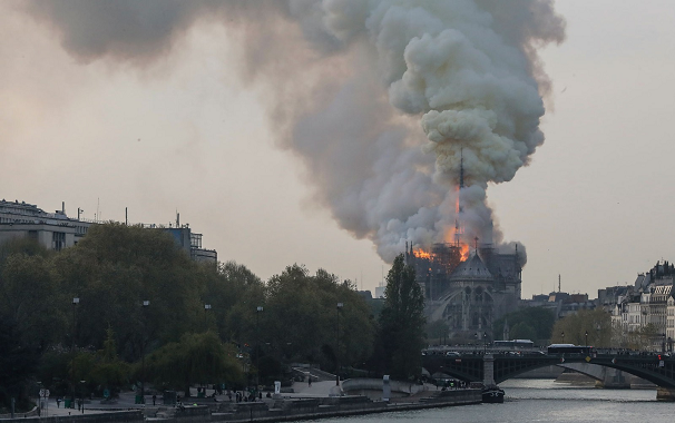 A catedral, que remonta ao século 12, é famosa por aparecer no romance clássico de Victor Hugo, 'O Corcunda de Notre-Dame' (Foto: Reprodução) A catedral, que remonta ao século 12, é famosa por aparecer no romance clássico de Victor Hugo, 'O Corcunda de Notre-Dame' (Foto: Reprodução)