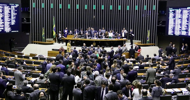 Entre os indecisos, Jonga Bacelar(PR) ainda não tem posição e analisa a PEC (Foto: Luis Macedo | Agência Câmara) Entre os indecisos, Jonga Bacelar(PR) ainda não tem posição e analisa a PEC (Foto: Luis Macedo | Agência Câmara)
