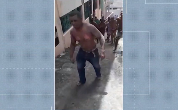 Vídeo mostra vítimas de queimaduras em explosão de gás na BA andando por rua após acidente (Foto: Reprodução | TV Bahia) 