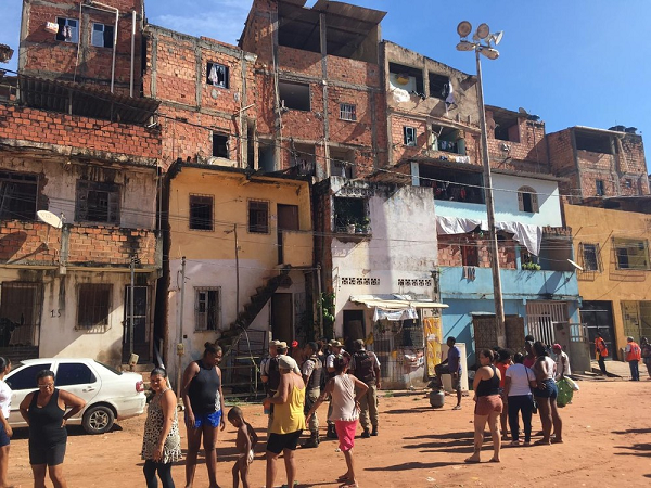 Caso aconteceu na Rua do Campão, no Vale das Pedrinhas (Foto: João Souza | G1 BA)