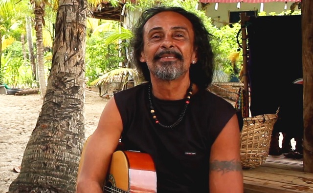 Alceu está na aldeia hippie há 35 anos (Foto: Valma Silva | G1 Bahia)