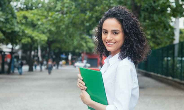 O público-alvo do programa de bolsas são os estudantes que não possuem cidadania italiana e nem tenham diploma de ensino médio em uma escola italiana (Foto: Reprodução) O público-alvo do programa de bolsas são os estudantes que não possuem cidadania italiana e nem tenham diploma de ensino médio em uma escola italiana (Foto: Reprodução)