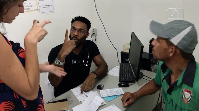 Casal de surdos teve atendimento especial por médico que sabia usar a Libras em Italva, no RJ (Foto: Rilva Oliveira | Arquivo pessoal) Casal de surdos teve atendimento especial por médico que sabia usar a Libras em Italva, no RJ (Foto: Rilva Oliveira | Arquivo pessoal)