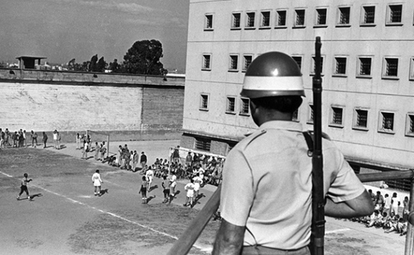 Em cerimônia em Brasilia, a Comissão entregou as certidões de óbito retificadas às famílias, que receberam também pedidos de desculpas das autoridades presentes no evento (Foto: Reprodução) Em cerimônia em Brasilia, a Comissão entregou as certidões de óbito retificadas às famílias, que receberam também pedidos de desculpas das autoridades presentes no evento (Foto: Reprodução)