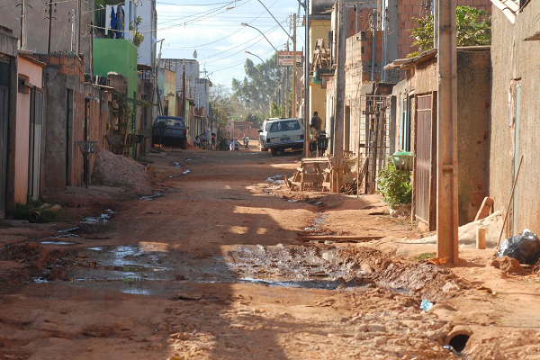 O relatório afirma que os programas sociais podem ser os mais eficazes amortecedores dos choques econômicos (Foto: Reprodução)