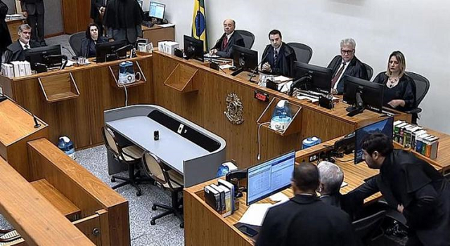 Sexta Turma do STJ durante julgamento do habeas corpus protocolado pela defesa do ex-presidente (Foto: Agência Brasil)