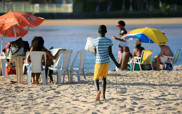 Bahia ocupa o 2º lugar entre os estados do Brasil com o maior número de crianças trabalhando (Foto: Reprodução) Bahia ocupa o 2º lugar entre os estados do Brasil com o maior número de crianças trabalhando (Foto: Reprodução)