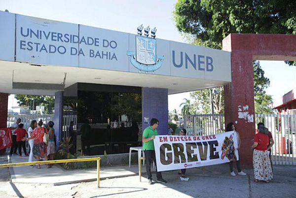 Os professores da Uneb estão em greve há 28 dias (Foto: Reprodução) Os professores da Uneb estão em greve há 28 dias (Foto: Reprodução)