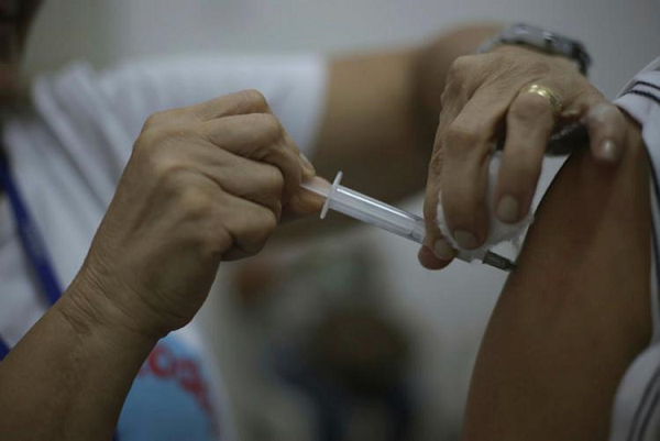 A vacina é a forma mais eficaz de evitar a doença (Foto: Reprodução)
