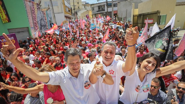 Presidenciável Fernando Haddad (PT) participa da 'Caminhada da Virada' (Foto: Reprodução) Presidenciável Fernando Haddad (PT) participa da 'Caminhada da Virada' (Foto: Reprodução)