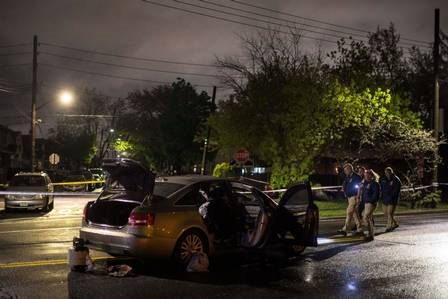 Carro no qual menina de 3 anos, Zoey Pereira foi morta queimada no último domingo (Foto: The New York Times) Carro no qual menina de 3 anos, Zoey Pereira foi morta queimada no último domingo (Foto: The New York Times)