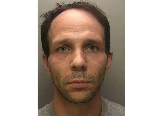 Brasileiro Ricardo Godinho, de 41 anos, foi condenado à prisão perpétua no Reino Unido por ter matado a ex-companheira, Aliny Mendes (Foto: Reprodução) Brasileiro Ricardo Godinho, de 41 anos, foi condenado à prisão perpétua no Reino Unido por ter matado a ex-companheira, Aliny Mendes (Foto: Reprodução)