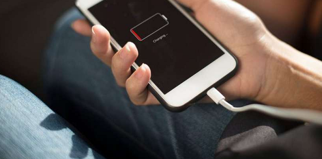 Estudo avaliou 64 fontes genéricas fornecidas pela Apple. Trinta e sete falharam nos testes de isolamento elétrico (Foto: Reprodução)