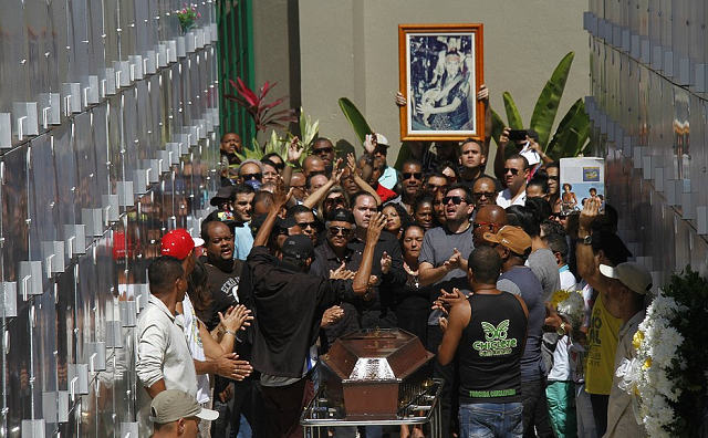 Corpo de João Fernandes da Silva Filho, 54 anos, o Cacik Jonne, foi enterrado na manhã deste sábado (27) (Foto: Reprodução)