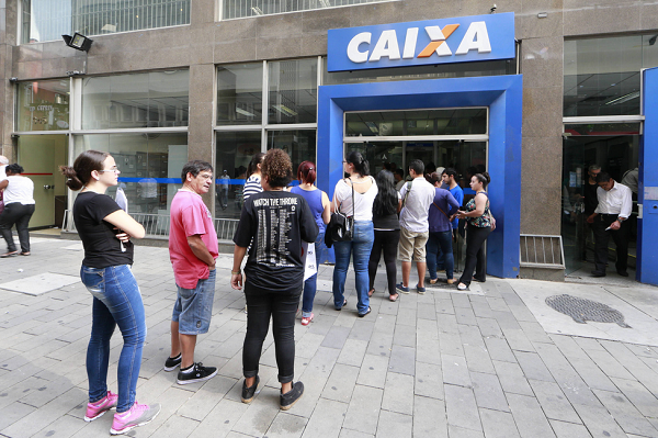 Expectativa da equipe econômica é que somente R$ 2 bilhões sejam sacados pelos beneficiários (Foto: Reprodução) Expectativa da equipe econômica é que somente R$ 2 bilhões sejam sacados pelos beneficiários (Foto: Reprodução)