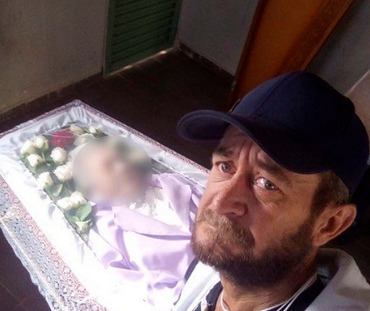 Já órfão de pai desde 1994, ele contou que sua família é 'muito pequena e humilde' (Foto: Reprodução) Já órfão de pai desde 1994, ele contou que sua família é 'muito pequena e humilde' (Foto: Reprodução)