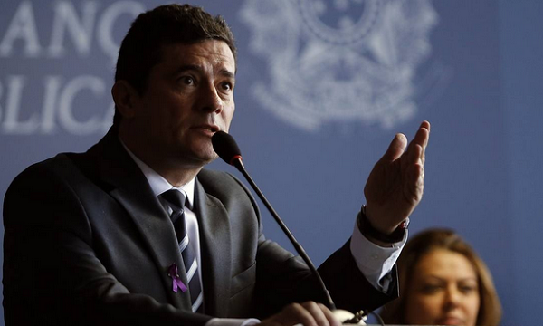O ministro da Justiça, Sergio Moro, na assinatura do Pacto para Implementação de Políticas Públicas de Prevenção e Combate à Violência contra as Mulheres (Foto: Jorge William | Agência O Globo) O ministro da Justiça, Sergio Moro, na assinatura do Pacto para Implementação de Políticas Públicas de Prevenção e Combate à Violência contra as Mulheres (Foto: Jorge William | Agência O Globo)