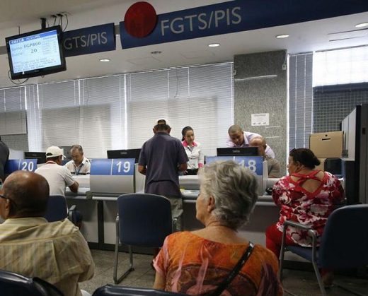 Os trabalhadores que nasceram entre julho e dezembro receberão o abono do PIS ainda este ano (Foto: Reprodução) Os trabalhadores que nasceram entre julho e dezembro receberão o abono do PIS ainda este ano (Foto: Reprodução)