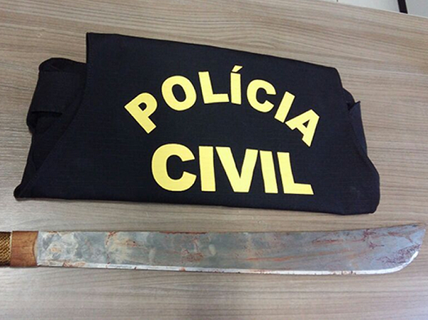 Marido usou facão para decepar as mãos da mulher, segundo a polícia (Foto: Polícia Civil | Divulgação) Marido usou facão para decepar as mãos da mulher, segundo a polícia (Foto: Polícia Civil | Divulgação)