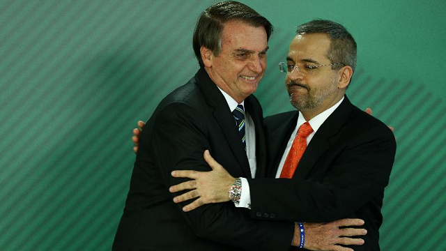 O presidente Jair Bolsonaro (PSL) e o ministro da Educação, Abraham Weintraub (Foto: Reprodução) O presidente Jair Bolsonaro (PSL) e o ministro da Educação, Abraham Weintraub (Foto: Reprodução)