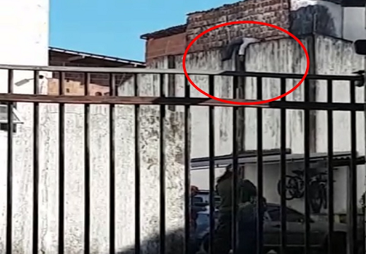 Polícia Militar e o Corpo de Bombeiros do Ceará foram acionados e resgataram o homem desacordado (Foto: Reprodução) Polícia Militar e o Corpo de Bombeiros do Ceará foram acionados e resgataram o homem desacordado (Foto: Reprodução)
