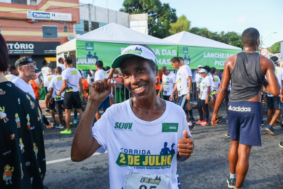 Na categoria feminino da classificação geral, o primeiro lugar foi conquistado por Eliane do Amor Divino, 49 anos (Foto: Jean Matos) Na categoria feminino da classificação geral, o primeiro lugar foi conquistado por Eliane do Amor Divino, 49 anos (Foto: Jean Matos)