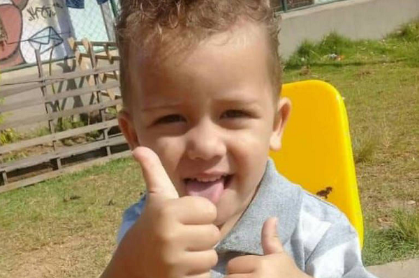 Cauã Nascimento, 3 anos, morreu carbonizado dentro de casa durante incêndio (Foto: Reprodução)