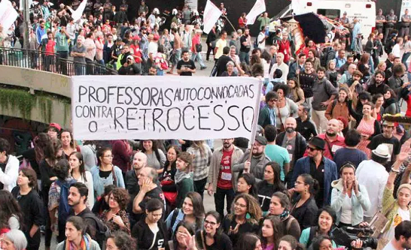 Até as 13 horas, mais de 300 cidades de todos os estados haviam registrado protestos (Foto: Reprodução) Até as 13 horas, mais de 300 cidades de todos os estados haviam registrado protestos (Foto: Reprodução)