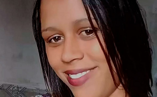 Vanderléia Inácio dos Santos, 25 anos, foi morta a tiros em uma festa junina (Foto: Reprodução)