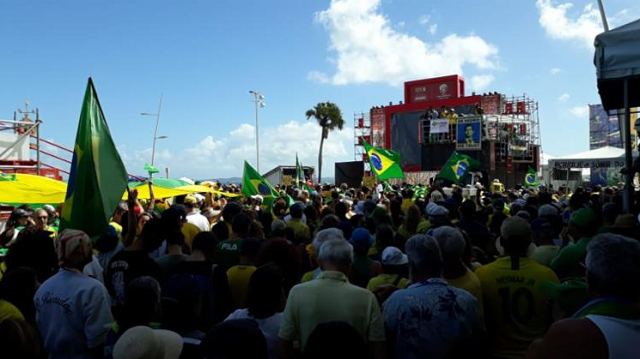 Antes da manifestação, foi executado o Hino Nacional (Foto: Reprodução) Antes da manifestação, foi executado o Hino Nacional (Foto: Reprodução)