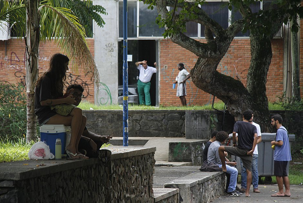 A Ufba informou que o contrato, responsável por atender toda a Universidade e com validade até esta terça-feira (9), será prorrogado por um período adicional de seis meses (Foto: Reprodução) A Ufba informou que o contrato, responsável por atender toda a Universidade e com validade até esta terça-feira (9), será prorrogado por um período adicional de seis meses (Foto: Reprodução)